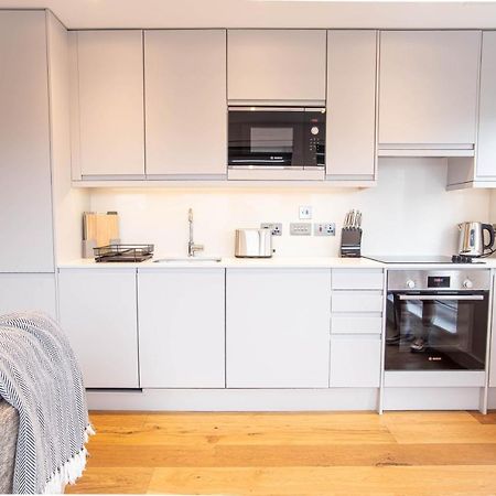 Two Bed Flat With Wrap Around Terrace Near Legoland, Windsor, Tube Station Apartment Slough Exterior photo